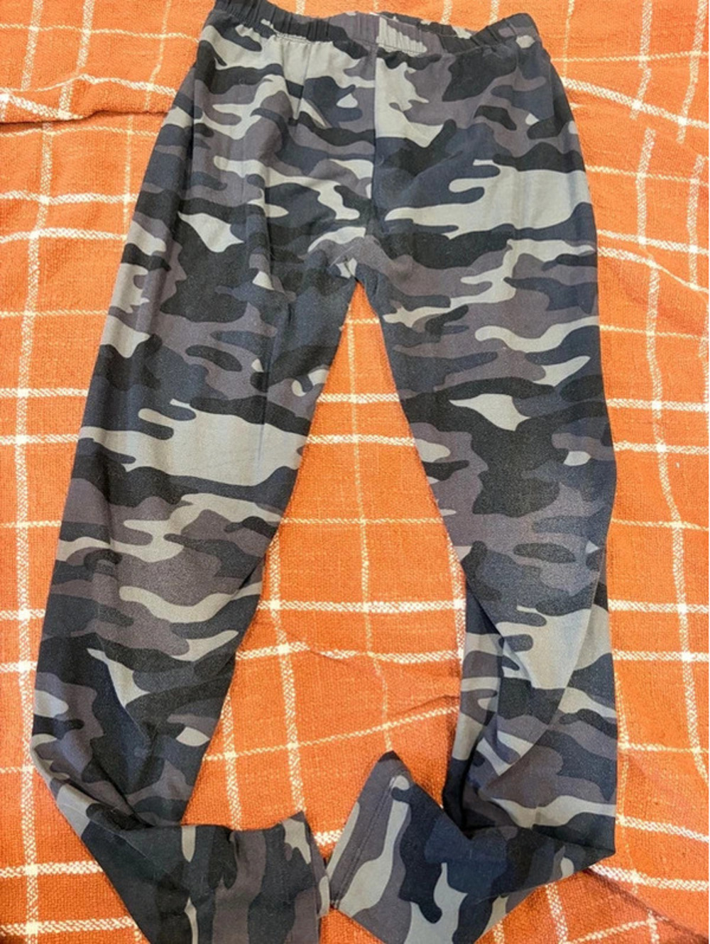 Camo girls leggings size 8